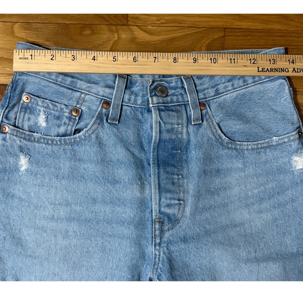 Levi's Jeans Women 26 Light Blue 501 Original Cropped Distressed Straight Leg - Picture 4 of 8